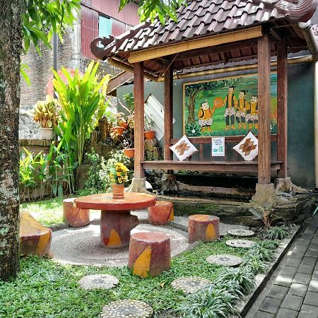 Ngampilan Backpacker Hostel Yogyakarta Esterno foto